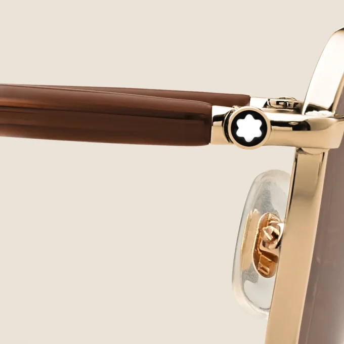 Rechteckige Sonnenbrille mit goldfarbenem Metallrahmen